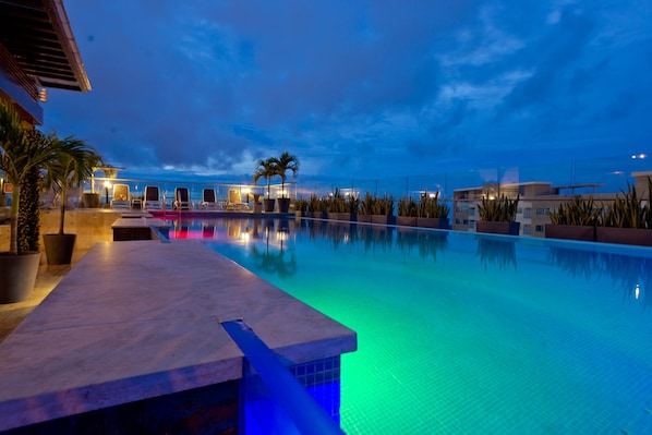 Outdoor pool, pool loungers
