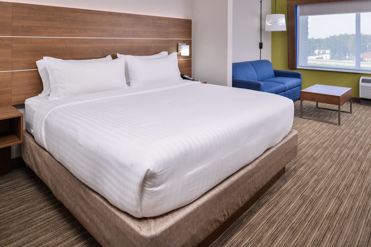 1 bedroom, pillow-top beds, in-room safe, desk