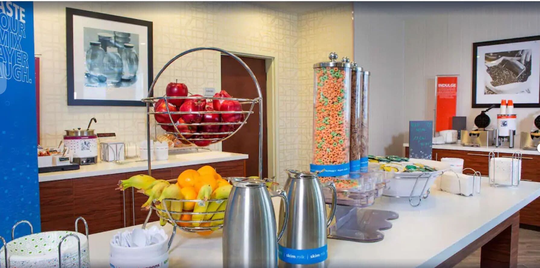 朝食 (テイクアウト)、毎日提供 (無料)