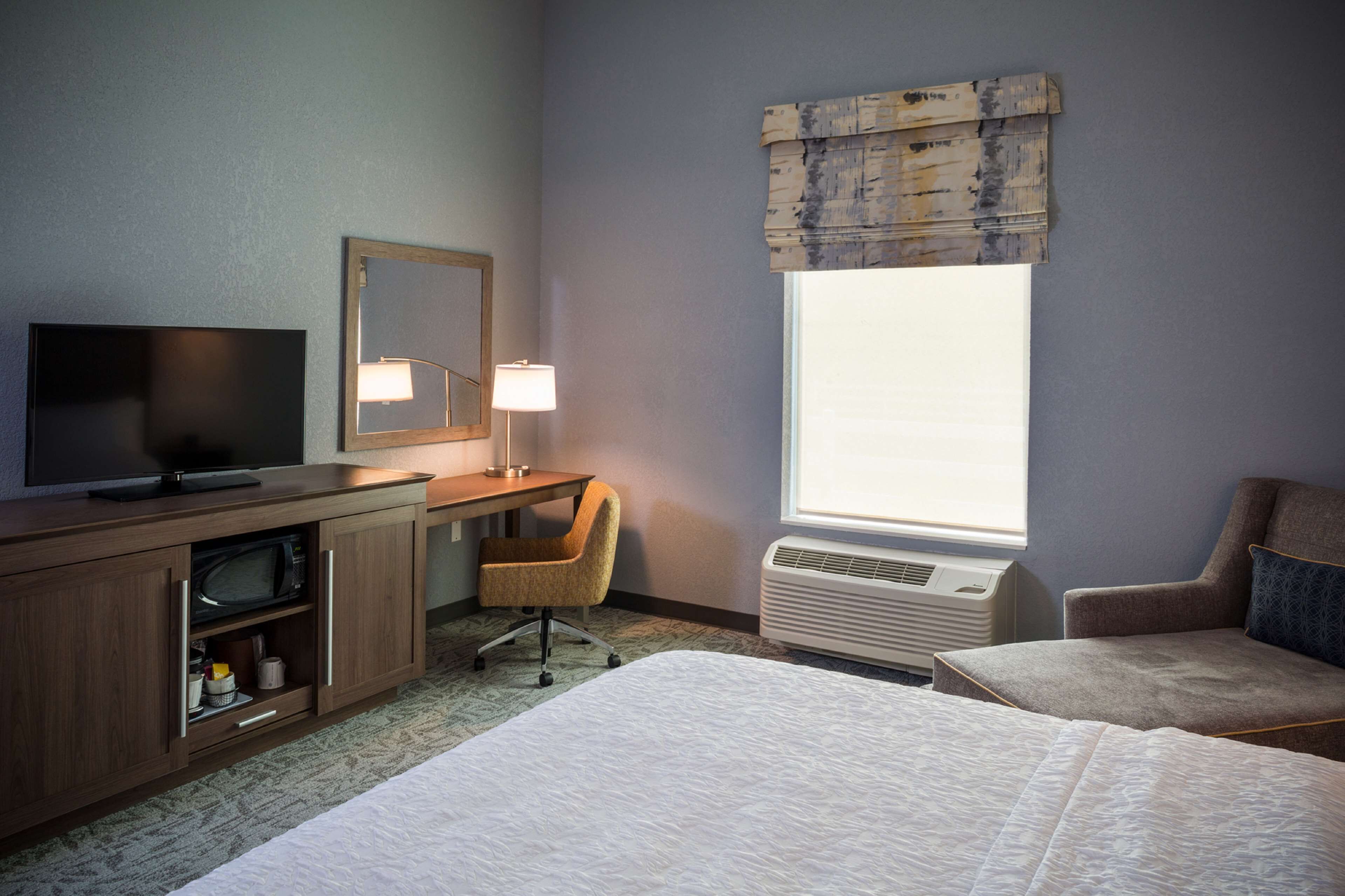 Room, 1 King Bed, Microwave