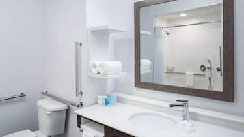 Amenidades de baño gratuitas, secadora de cabello, toallas