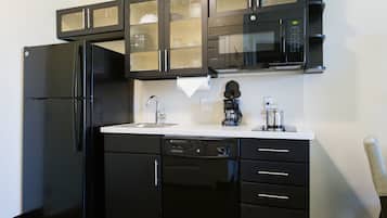 Full-sized fridge, microwave, stovetop, dishwasher