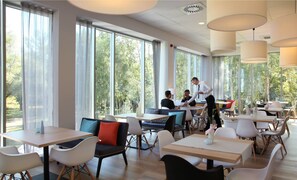 Frokost, lunsj og middag serveres, internasjonale retter 