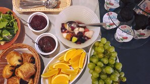 Buffet déjeuner servi tous les jours en supplément