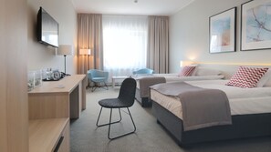 Chambre Deluxe double | Literie de qualité, coffre-fort, bureau, rideaux d’obscurcissement