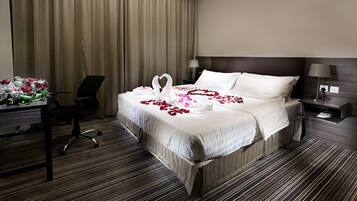 1 bedroom, in-room safe, desk, blackout curtains