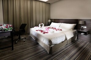 1 bedroom, in-room safe, desk, blackout curtains - Grand Lily Hotel Suites (Al-Hofuf)