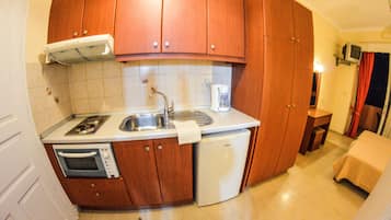 Appartement, 2 chambres, vue mer, rez-de-chaussée | Coin cuisine privé | Grand réfrigérateur, cafetiÚre/bouilloire