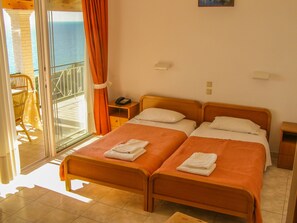 Caja de seguridad en la habitación y escritorio 