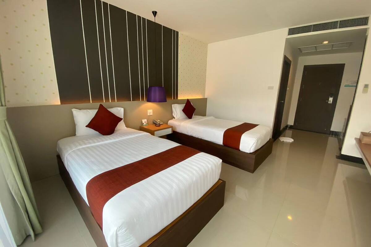 deluxe double room or twin room | in-room safe, desk, rollaway beds, free wifi