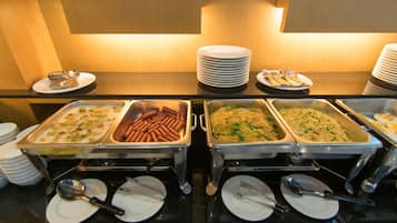 Tägliches englisches Frühstück (200 THB pro Person)