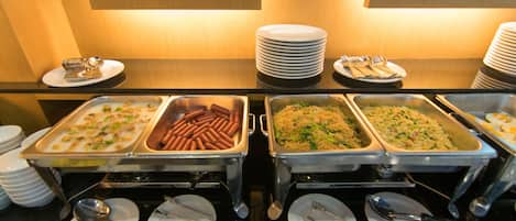 Daily English breakfast (THB 200 per person)
