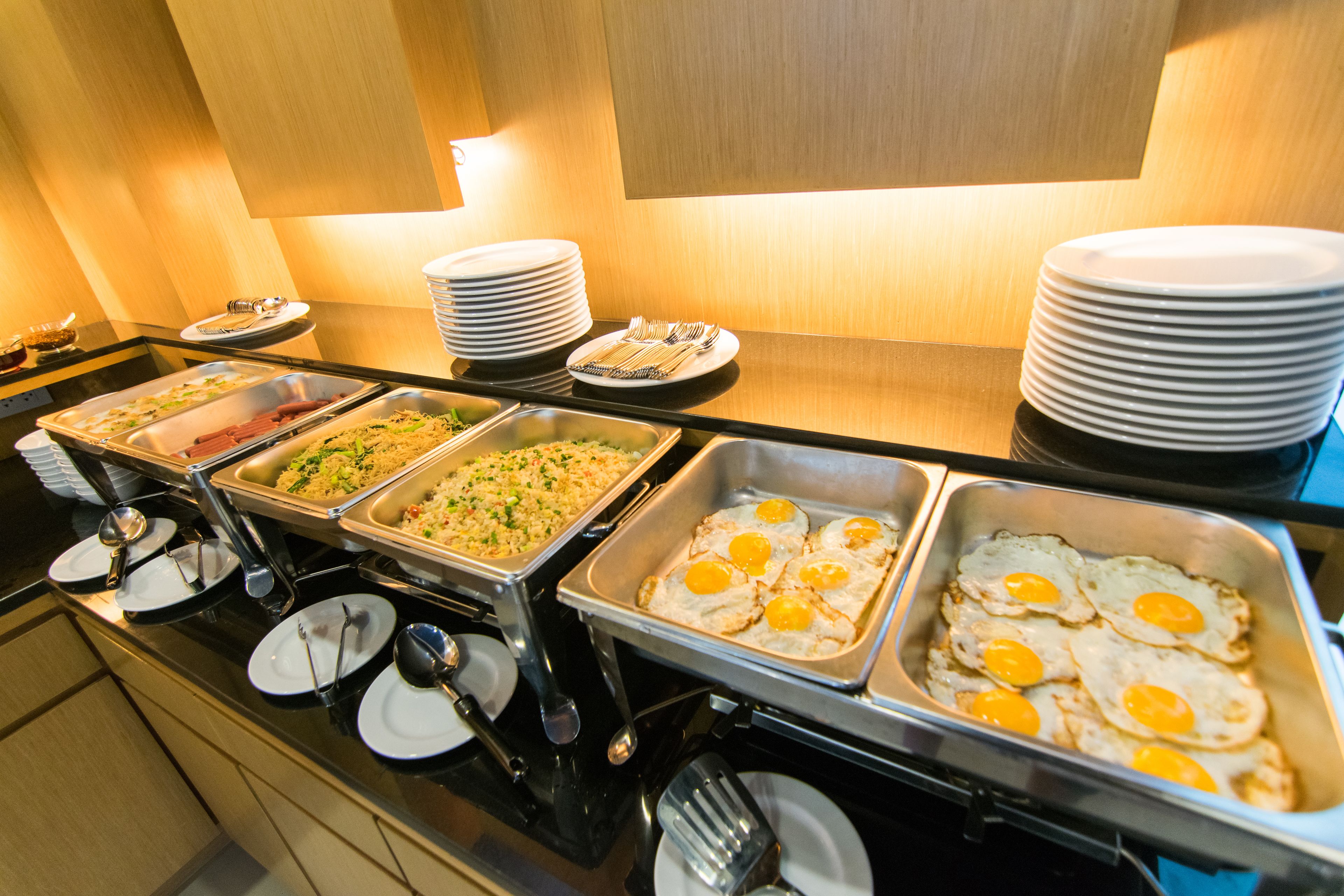 daily english breakfast (thb 200 per person)