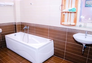 Articles de toilette gratuits, sèche-cheveux, chaussons