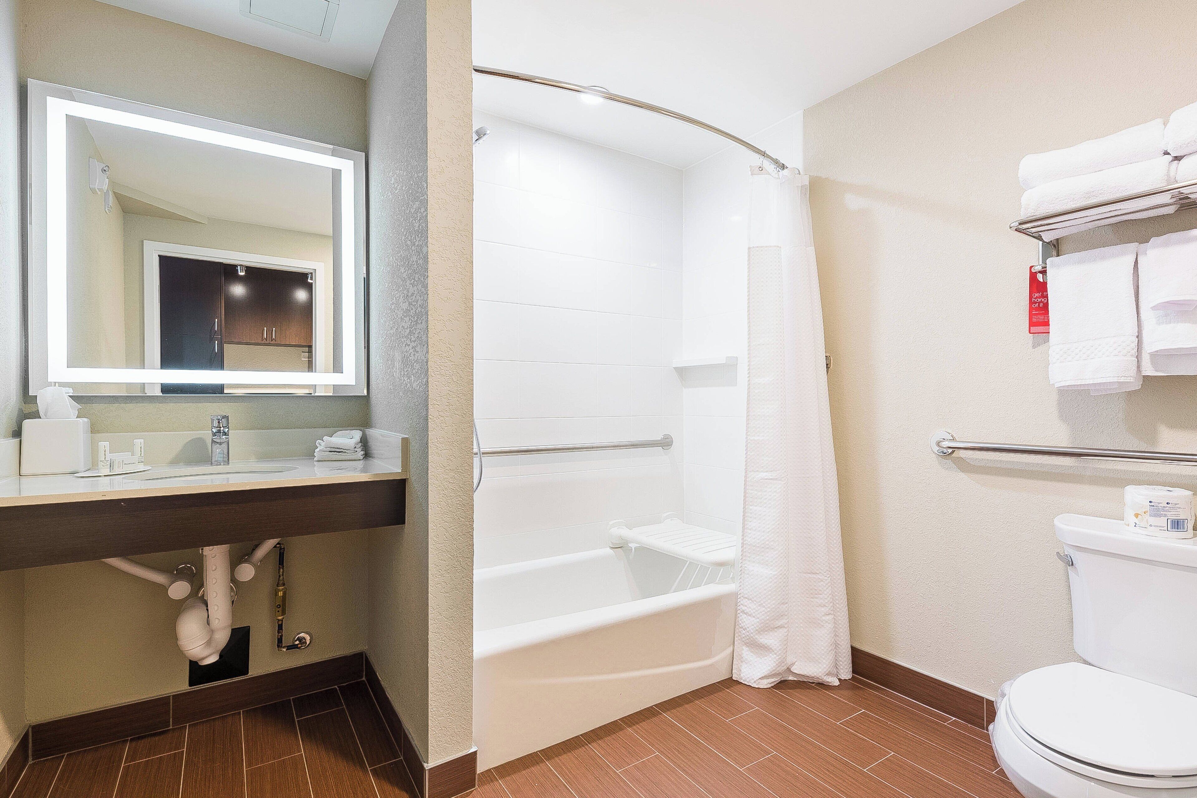 studio, 2 queen beds, non smoking | bathroom | shower, hair dryer, towels