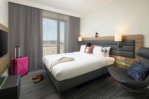 Room, 1 Queen Bed | Free cribs/infant beds, free WiFi, bed sheets