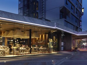 Breakfast and dinner served, Regional cuisine - Mercure Yangzhou Dongguan Street (Yangzhou)