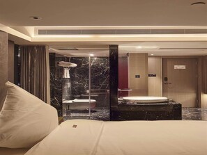 Superior Room, 1 King Bed