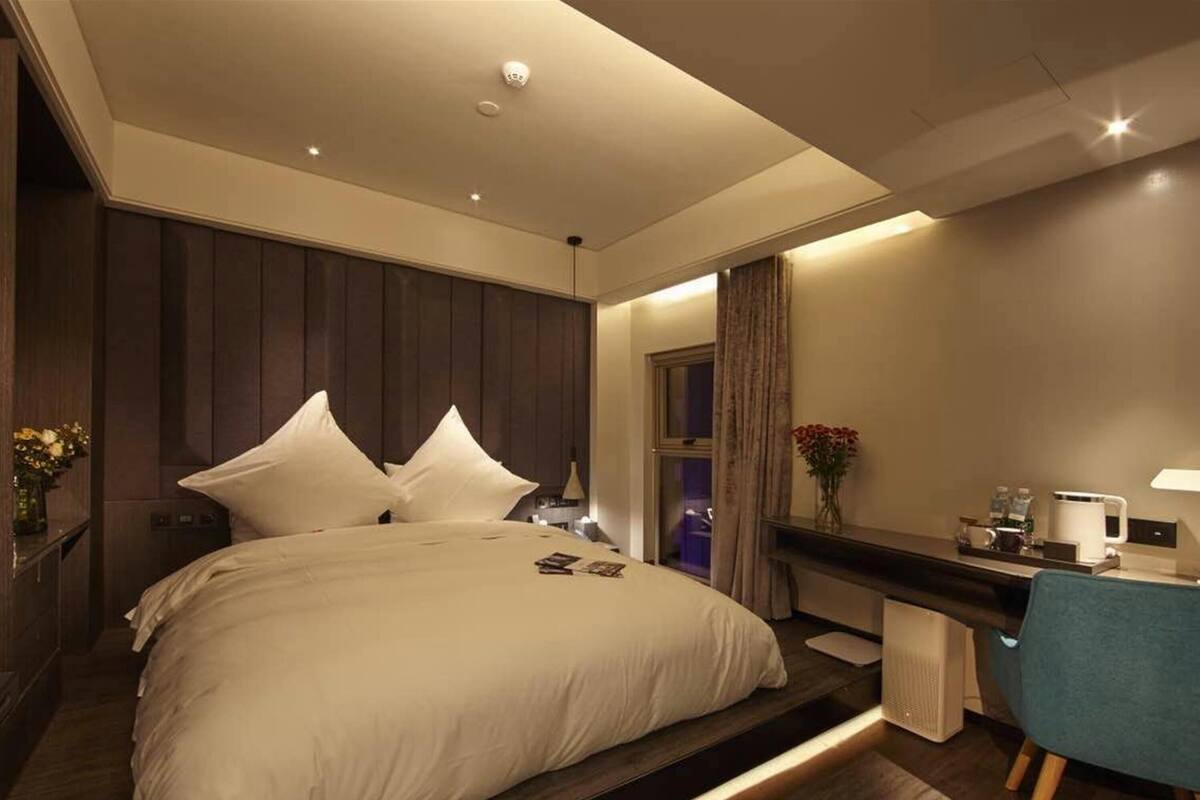 Habitación estándar, 1 cama de matrimonio grande | 1 dormitorio, escritorio, cunas (de pago) y wifi gratis