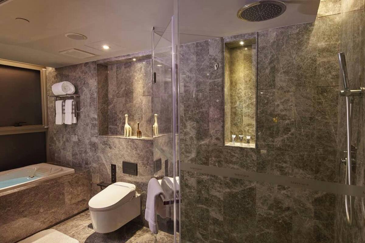 Executive Room, 1 King Bed | Desk, cribs/infant beds, free WiFi, alarm clocks