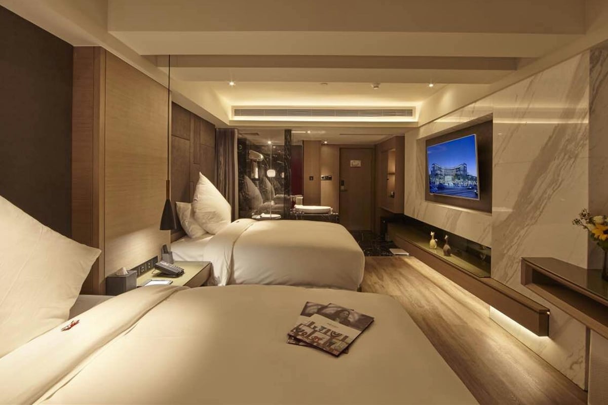 Habitación Deluxe, 2 camas individuales | Escritorio, cunas, wifi gratis y despertador 