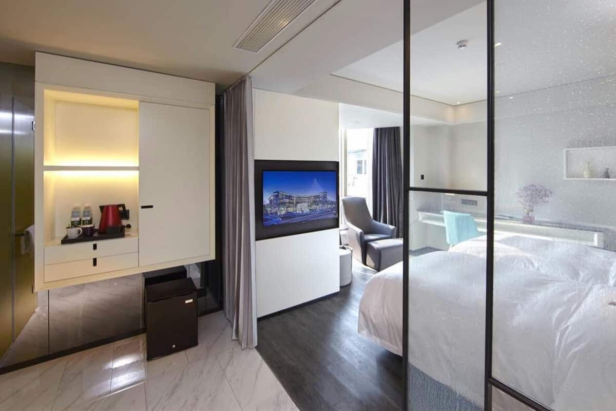 Habitación superior, 2 camas individuales | 1 dormitorio, escritorio, cunas (de pago) y wifi gratis