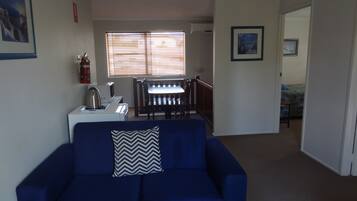 ํจ๋ฐ๋ฆฌ ํ์ฐ์ค, ์นจ์ค 3๊ฐ | ๊ฑฐ์ค ๊ณต๊ฐ | ํ๋ฉด TV