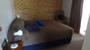 Family Room/2 Bedroom -  Self Contained | Premium bedding, desk, soundproofing, iron/ironing board - Goomeri Motel (Goomeri)