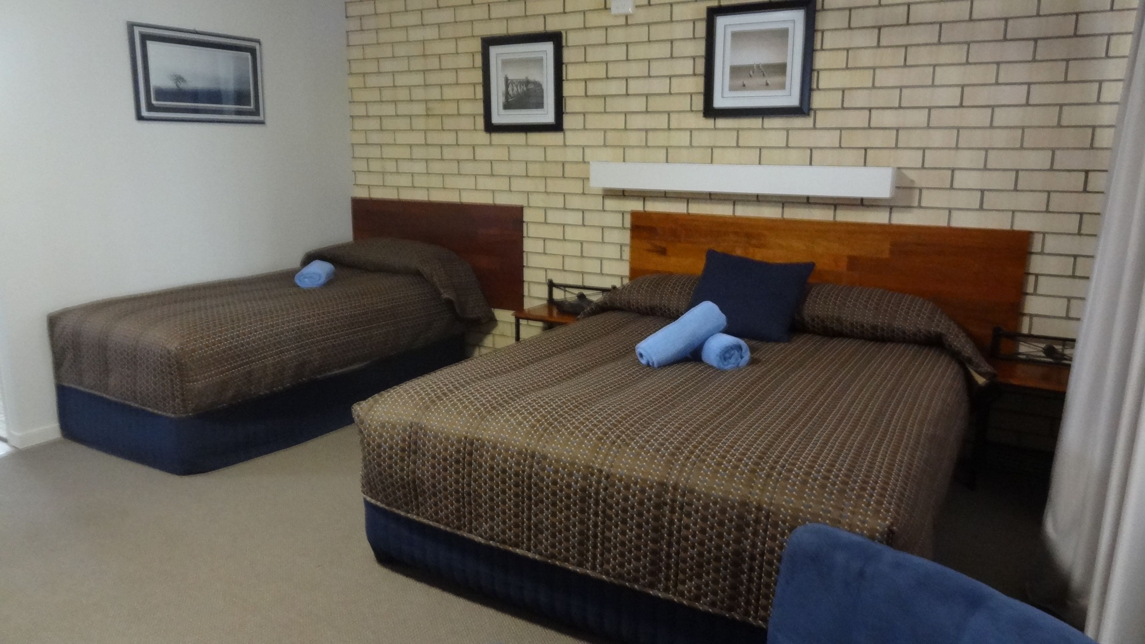 패밀리 스튜디오 | 고급 침구, 책상, 방음 설비, 다리미/다리미판