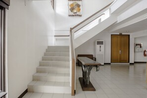 Staircase - Capital O 740 Bliss Hotel Dau (Mabalacat City)