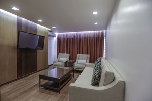 Suite, 1 Schlafzimmer | Kostenloses WLAN, Bettwäsche