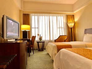 Minibar, in-room safe, desk, laptop workspace - Ningbo Portman Plaza Hotel (Ningbo)