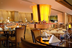 Bữa sáng buffet vào các ngày trong tuần (60 CNY/mỗi người) 