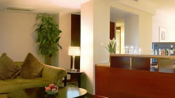 Residences Junior Suite | Minibar, in-room safe, desk, laptop workspace