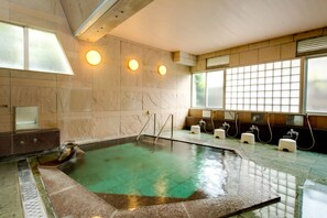 Nhà tắm công cộng