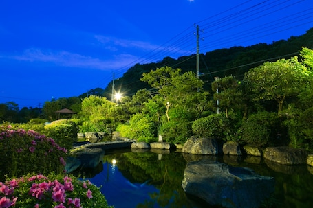 Garden. Yugawara Manyoso