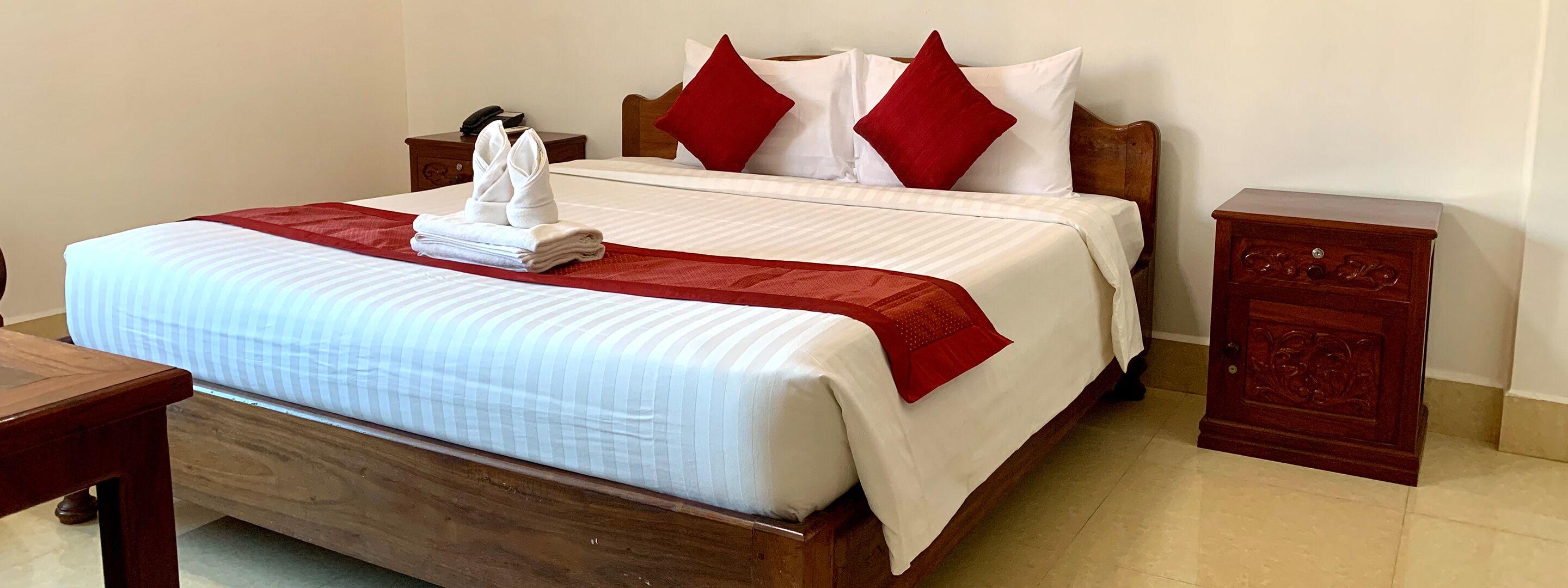 Family Double Room | Minibar, in-room safe, desk, iron/ironing board