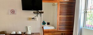 Minibar, in-room safe, desk, iron/ironing board