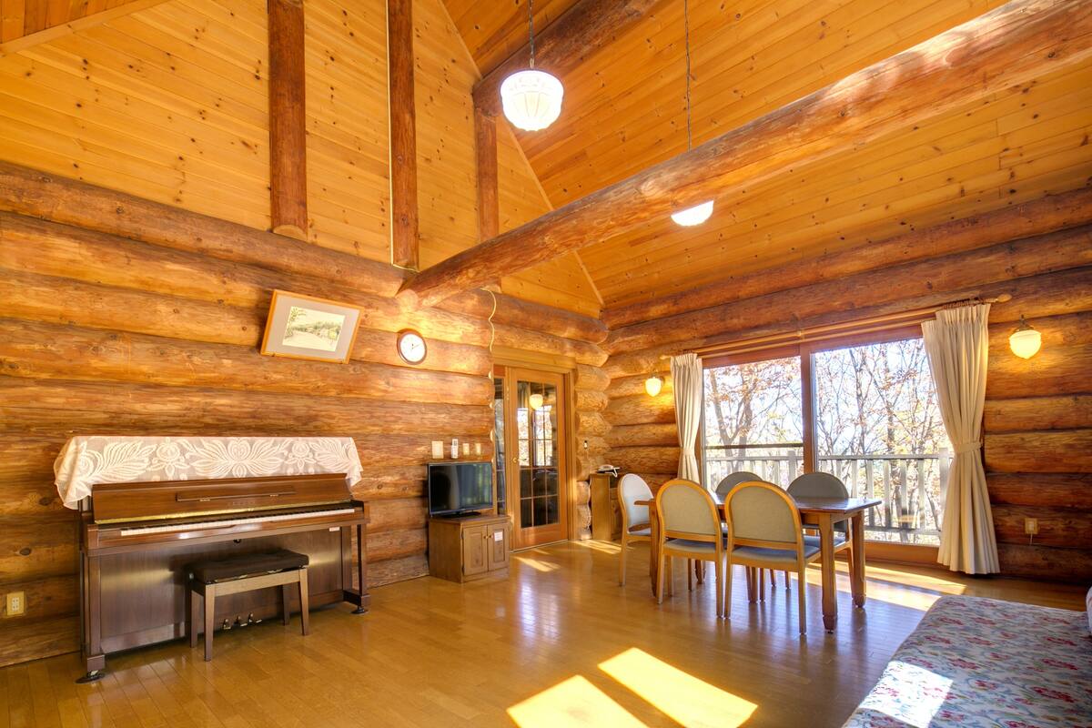 Log House with Piano | Down comforters, in-room safe, blackout drapes