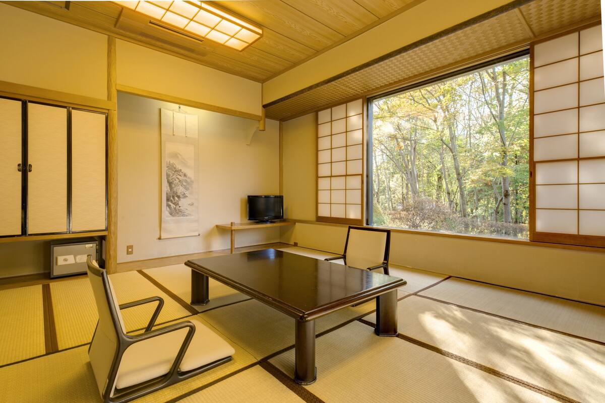 ห้องทราดิชันนัล (Japanese Style, 10~12 Tatami-mats) | ตู้นิรภัยในห้องพัก