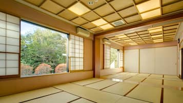 Japanese Style Room, 25 Tatami-mats | In-room safe