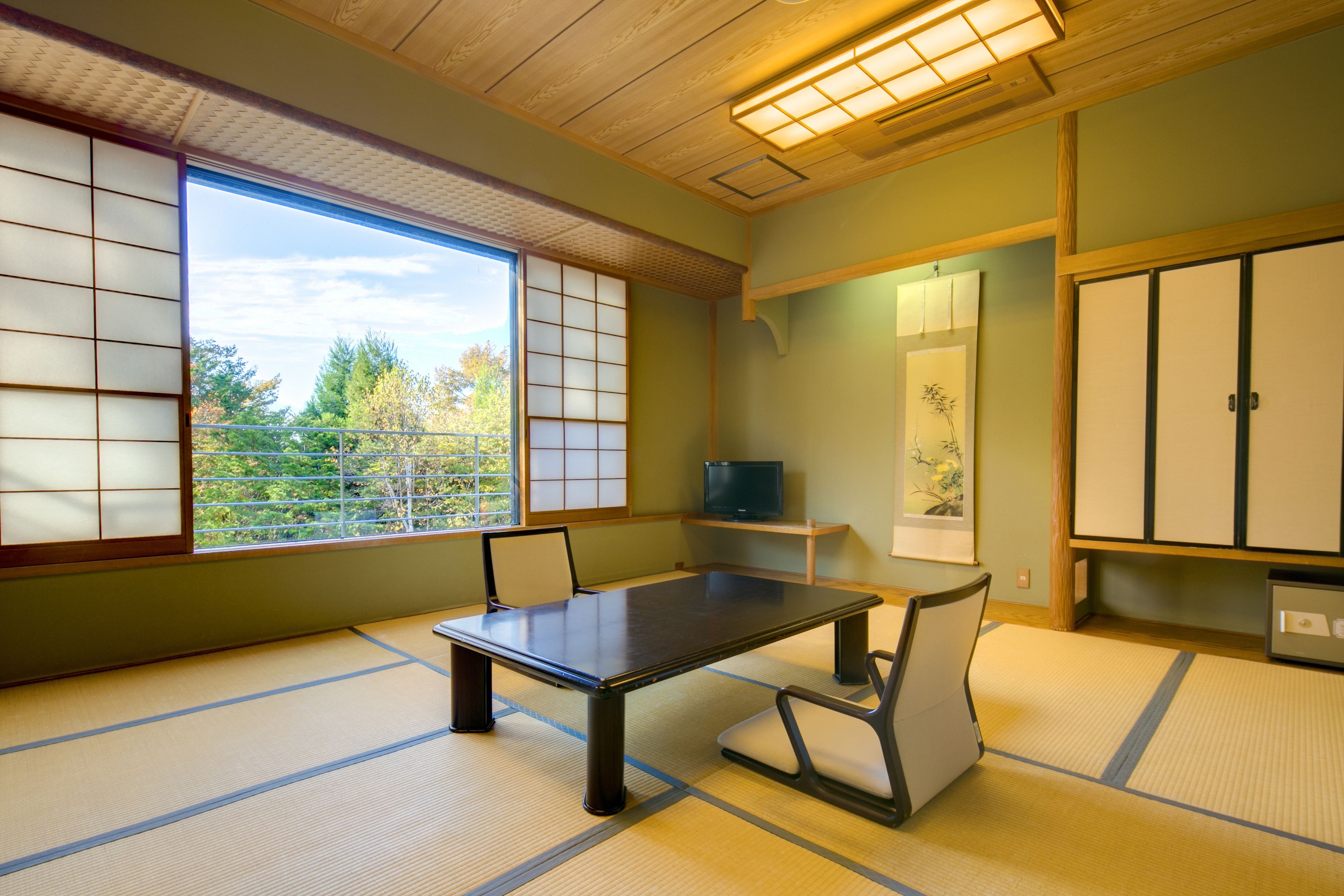 Run of House | Living area | Flat-screen TV