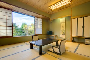 客房 (Run of House) | 起居區 | 平面電視