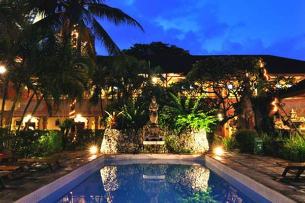 2 outdoor pools