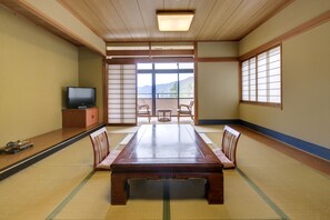 傳統客房, 吸煙房 (Japanese Style, 10 Tatami-mats) | 房內夾萬、遮光窗簾/窗簾、免費 Wi-Fi、床單