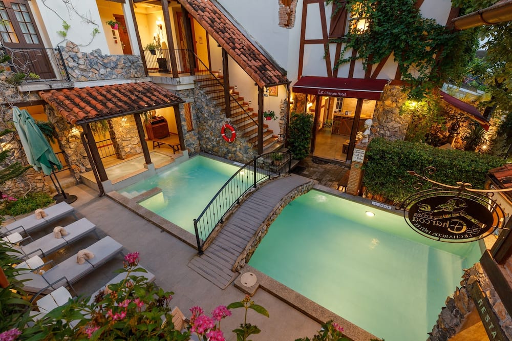 Le Charcoa Hotel