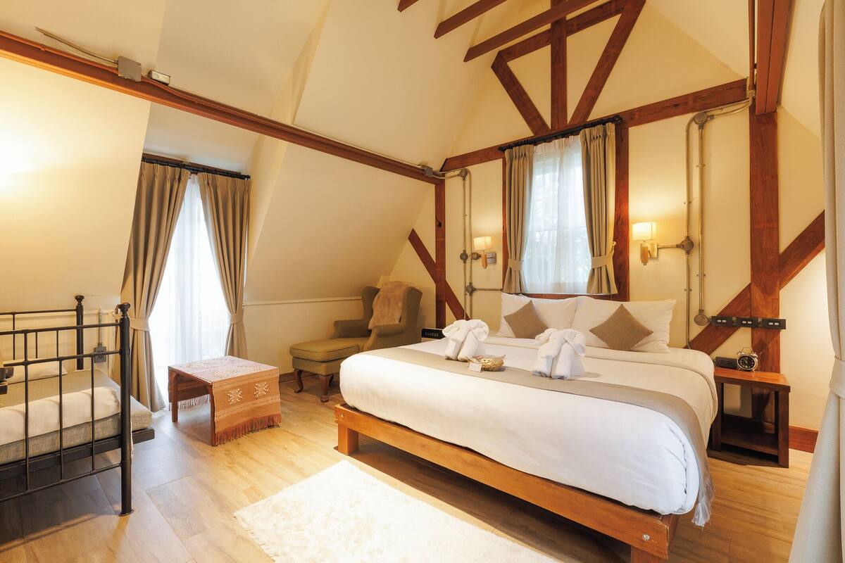 junior suite | 3 bedrooms, minibar, in-room safe, free wifi
