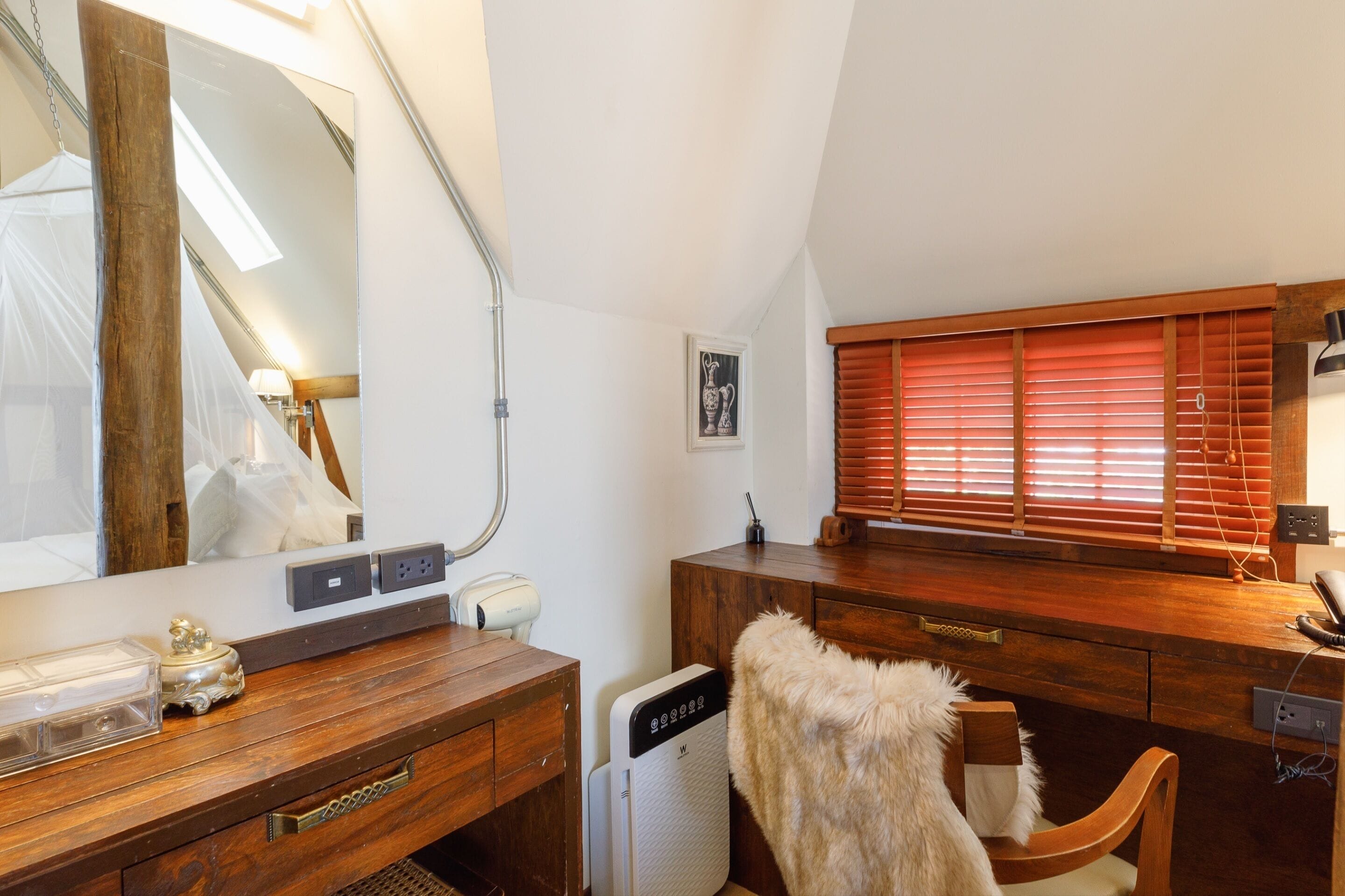 exclusive suite, 1 double bed with sofa bed | in-room business centre