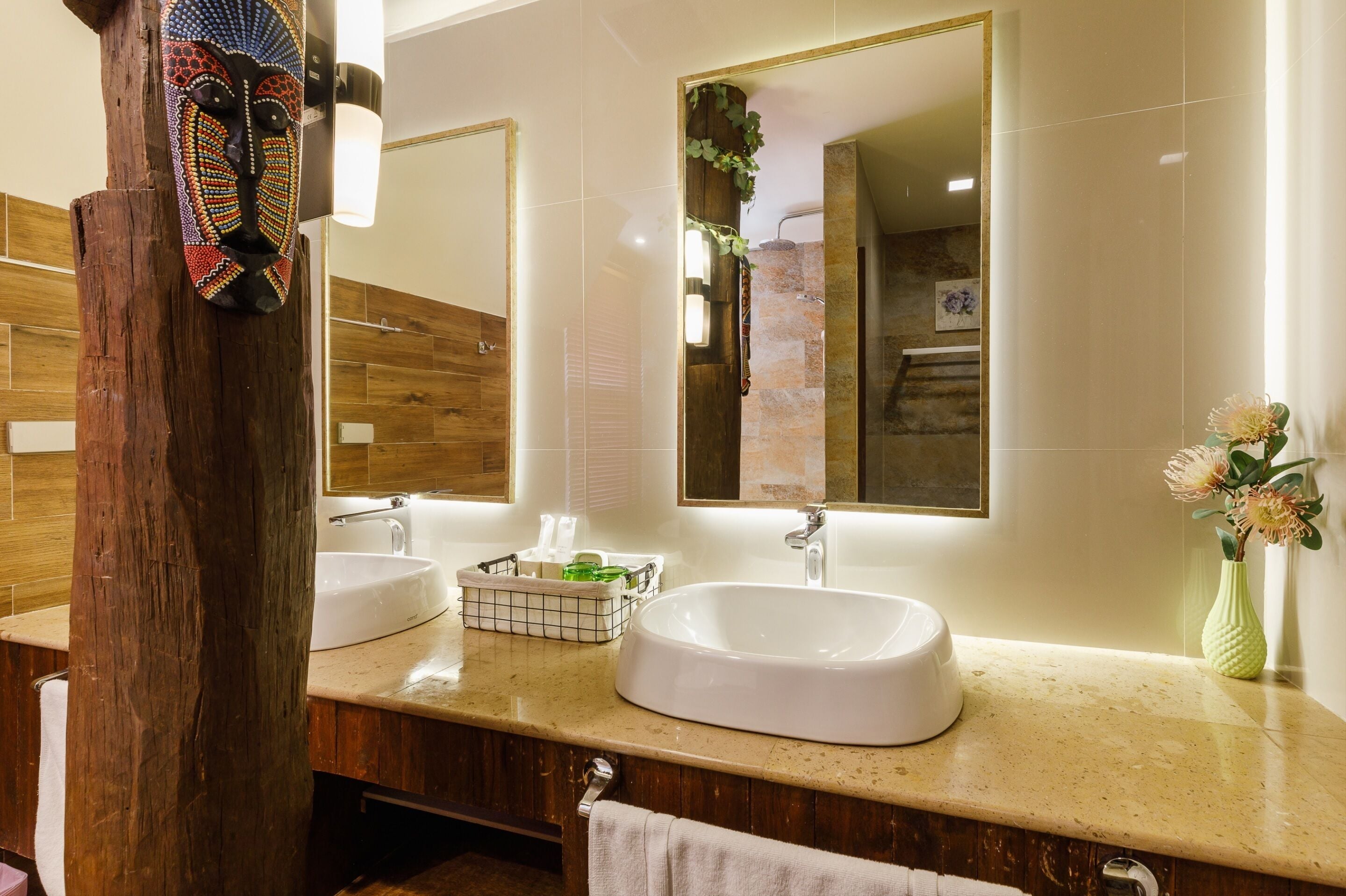 exclusive suite, 1 double bed with sofa bed | bathroom sink