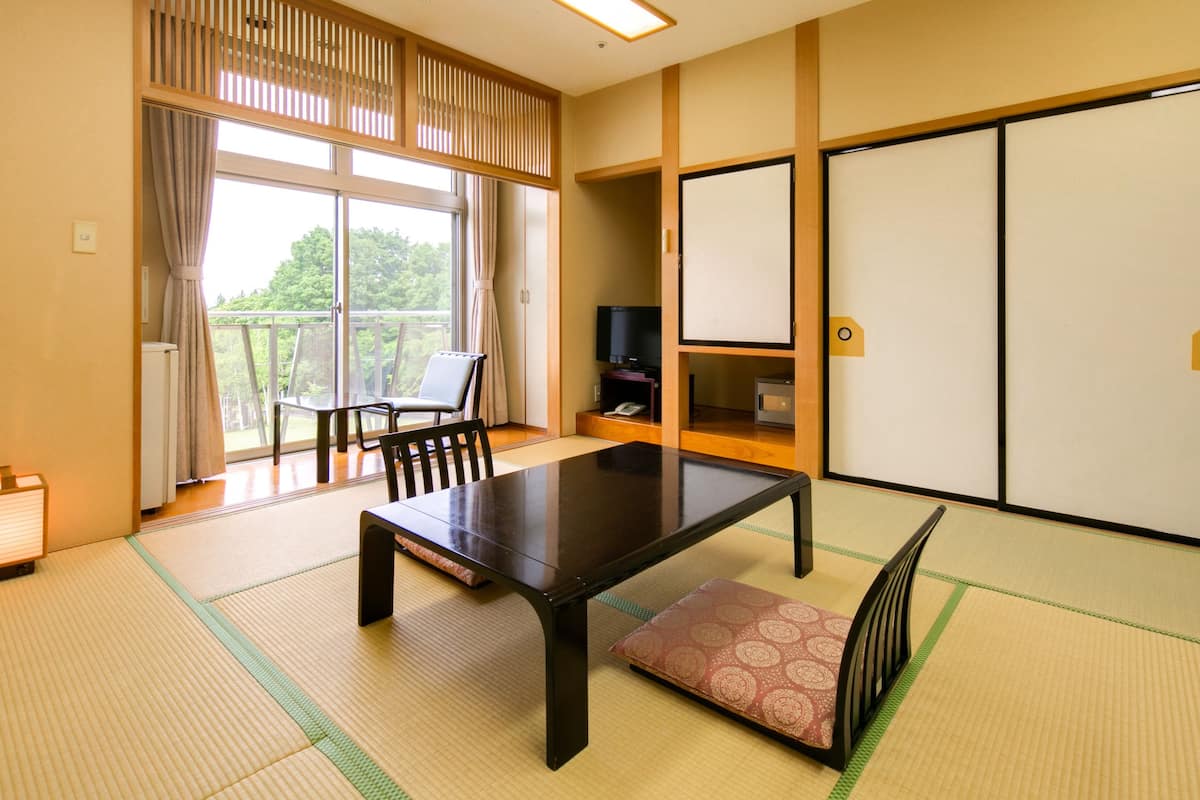 Cozy Japanese Style Room with Private Toilet, 8 Tatami-mats